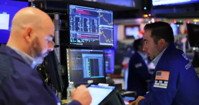 U.S. Stock Market Shows Mixed Signals Ahead of Key Jobs Report